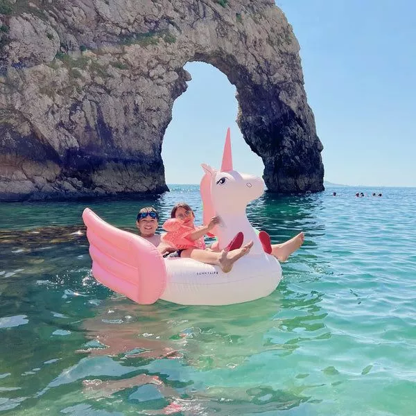 Sunnylife Luxe Ride-On Unicorn - Coral Ombre - Image 8